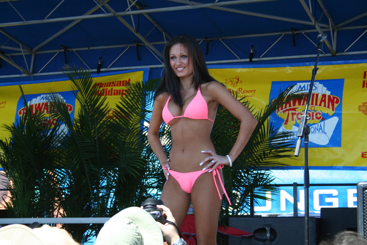 Sebring 2007: Hawaiian Tropic Bikini Contest